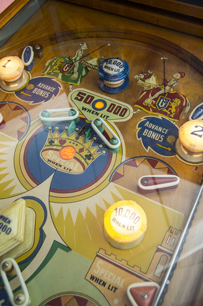 Playfield detail of Humpty Dumpty (Gottlieb, 1947), the first pinball machine with electromechanical flippers. (C) Photo by Santiago Ciuffo, taken at Festi'Flip 2014