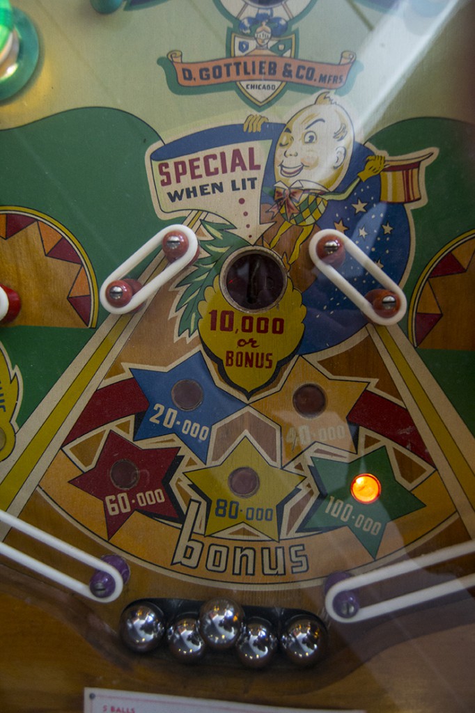Playfield detail of Humpty Dumpty (Gottlieb, 1947), the first pinball machine with electromechanical flippers. (C) Photo by Santiago Ciuffo, taken at Festi'Flip 2014