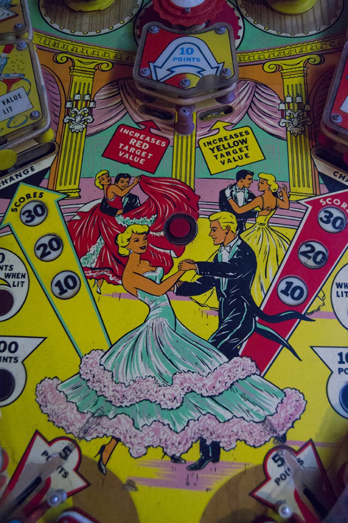 Playfield detail of Merry Widow (Williams, 1963) (C) Photo by Santiago Ciuffo, taken at Festi'Flip 2014